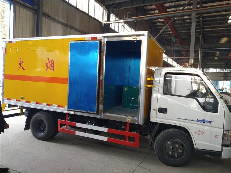 国六新规下的危险品货物运输车 公告尺寸与安全挑战